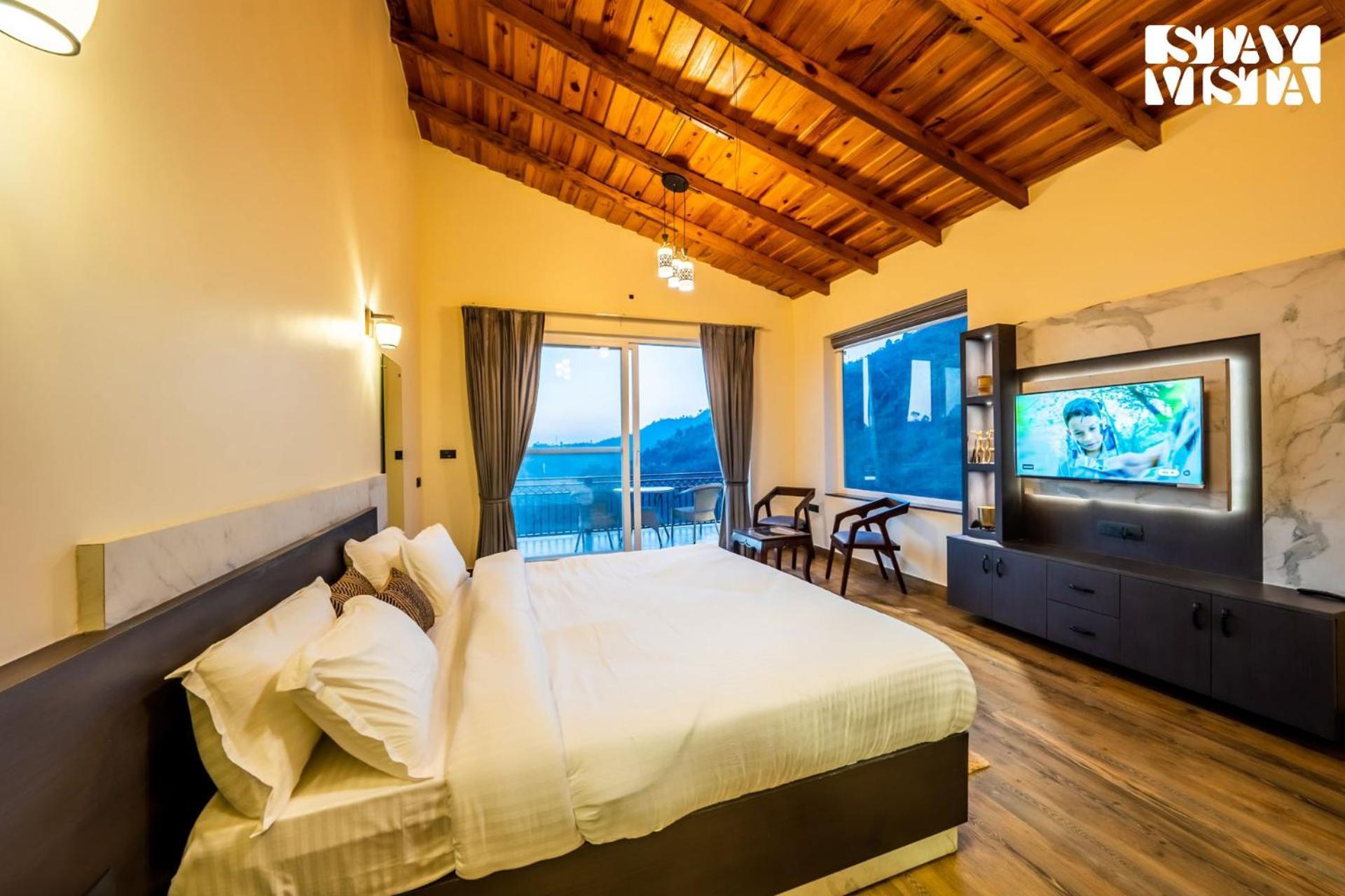 Stayvista At Sunset Springs With Pool & Views Nainital Kültér fotó